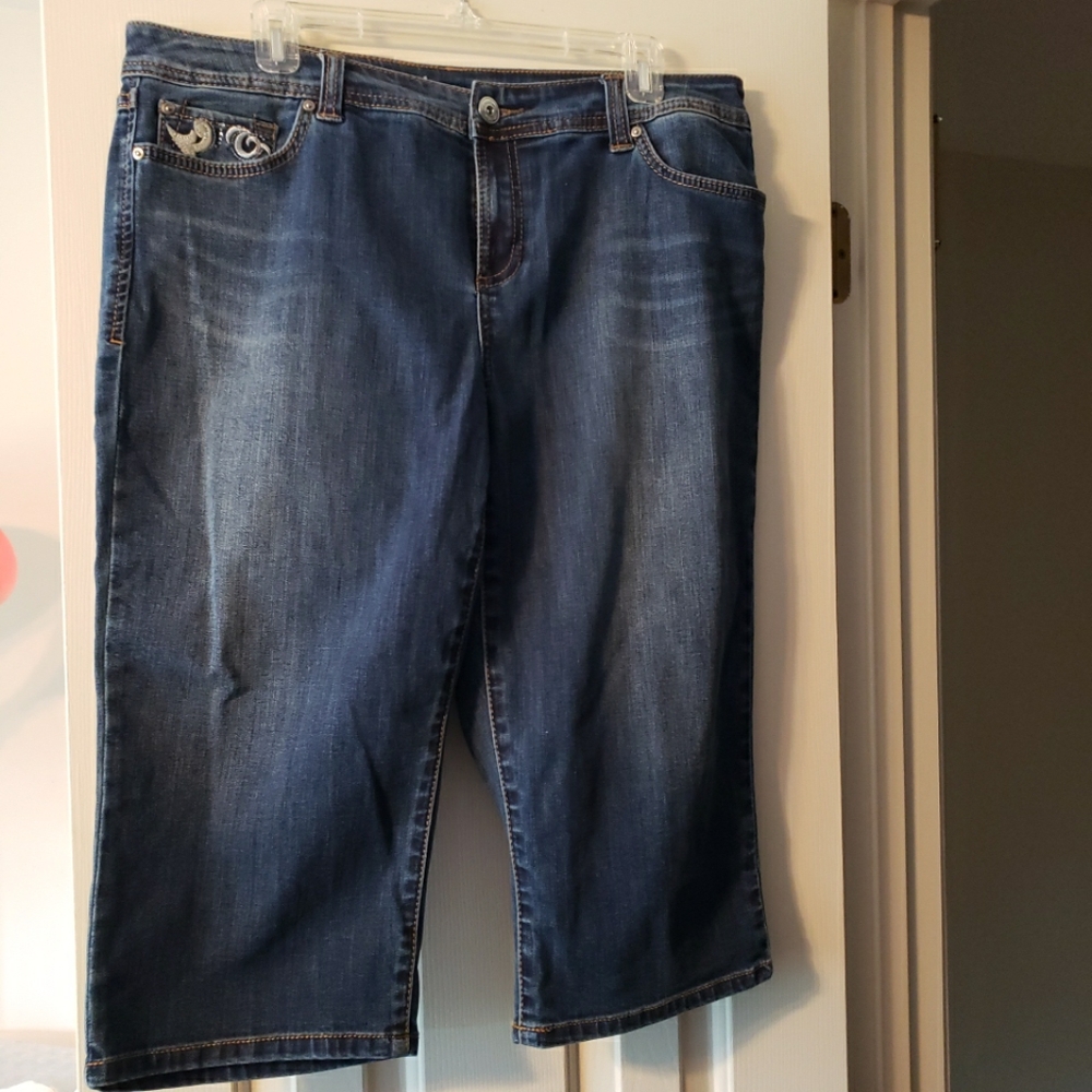 EUC INC International Concepts Dark Blue Curvy Fit Crop Jeans Size 14